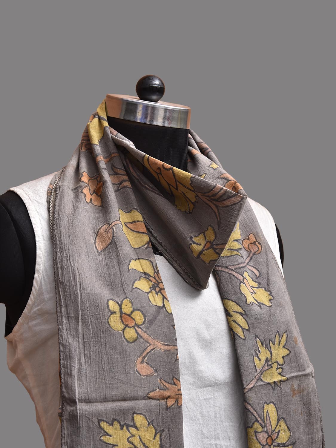 Light Grey Kalamkari Hand Painted Cotton Stole with Floral Design ds3784