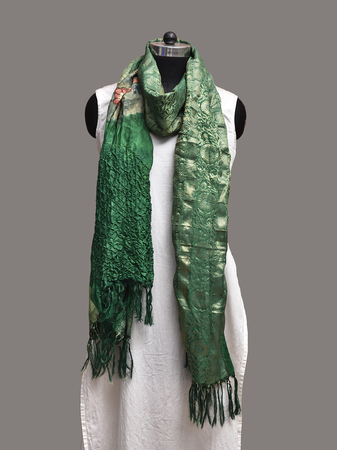 Green Bandhani Kanchipuram Silk Dupatta with Floral Kalamkari Work Design ds3799
