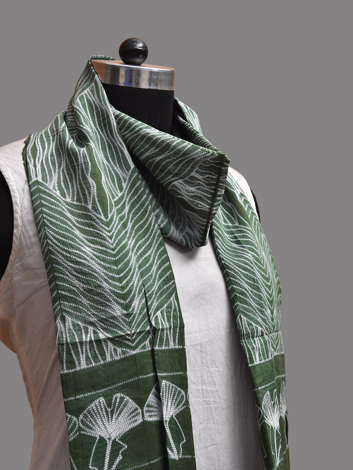 Green Shibori Cotton Stole with Zig-Zag Design ds3813