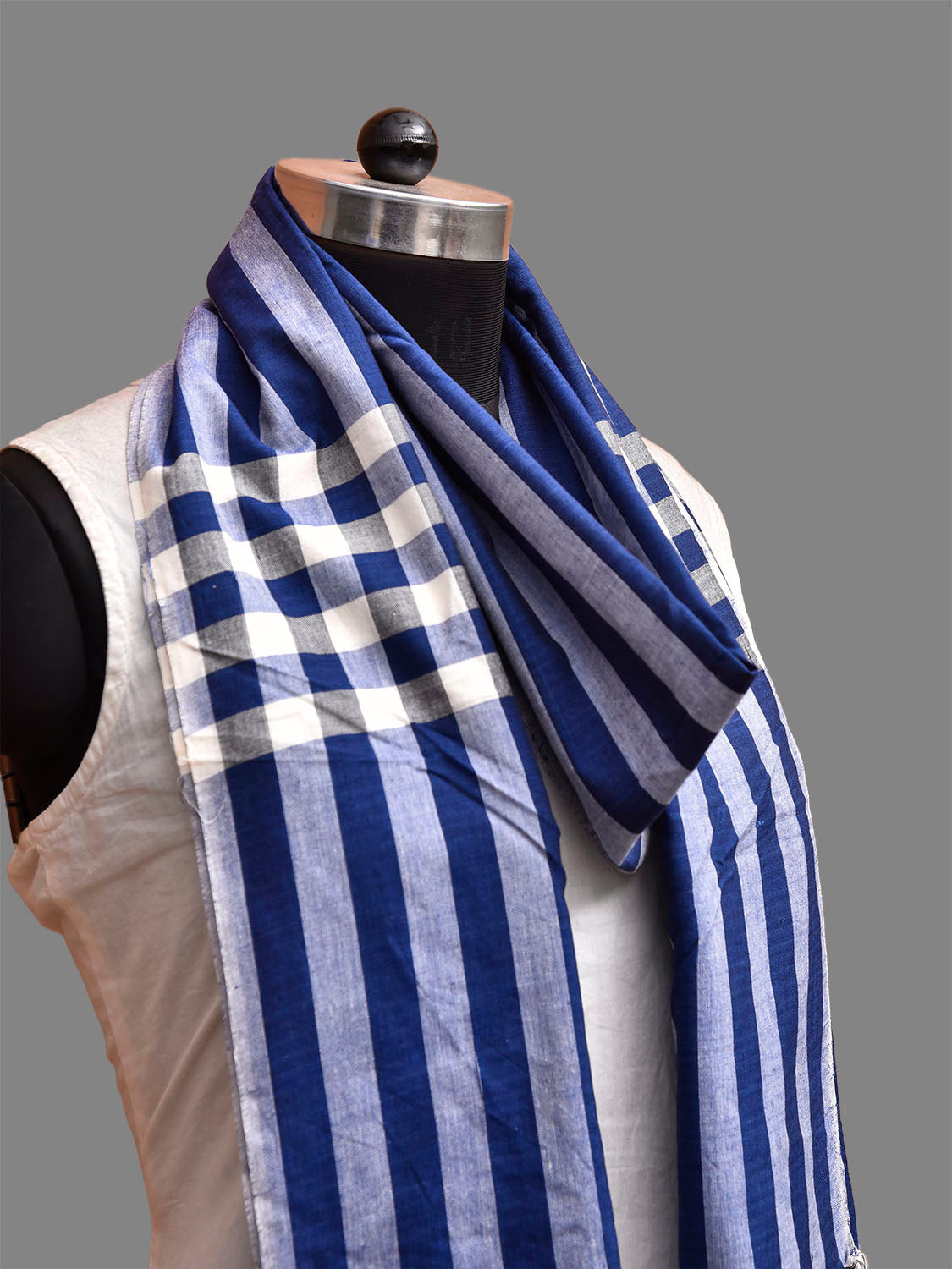 Blue and White Mangalgiri Cotton Stole with Strips Design ds3833