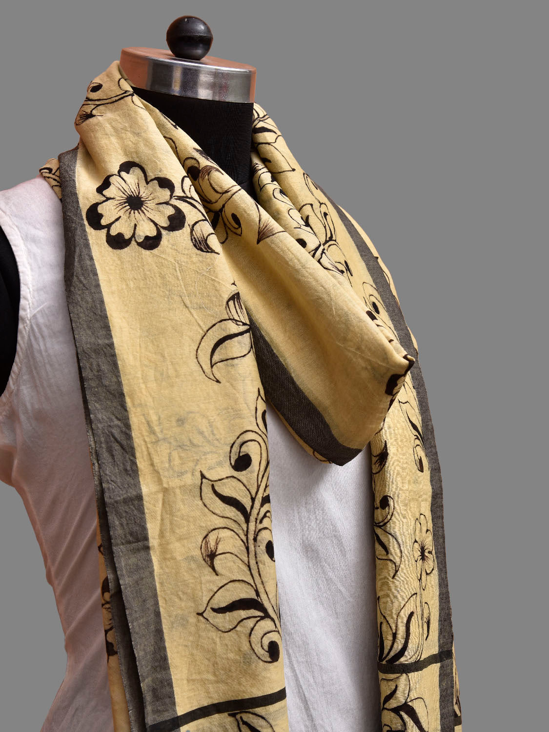 Cream and Black Kalamkari Hand Painted Cotton Silk Dupatta with Floral Design ds3849