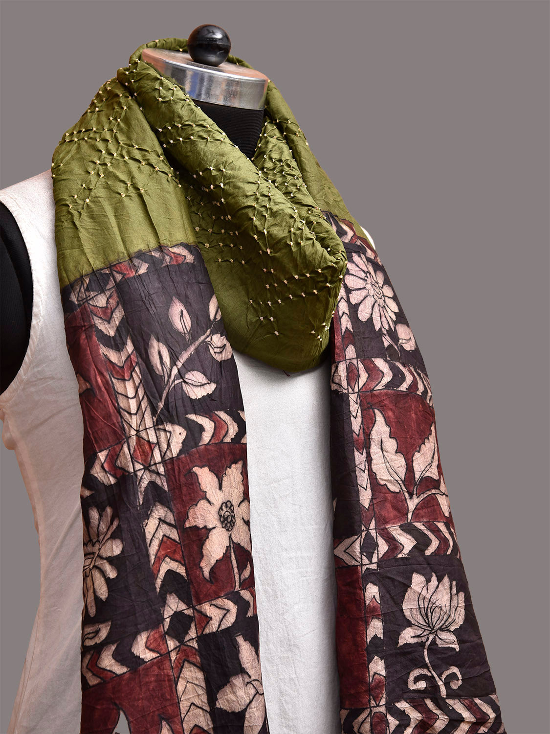 Green and Magenta Bandhani Kanchipuram Silk Dupatta with Hand Kalamkari Design ds3866