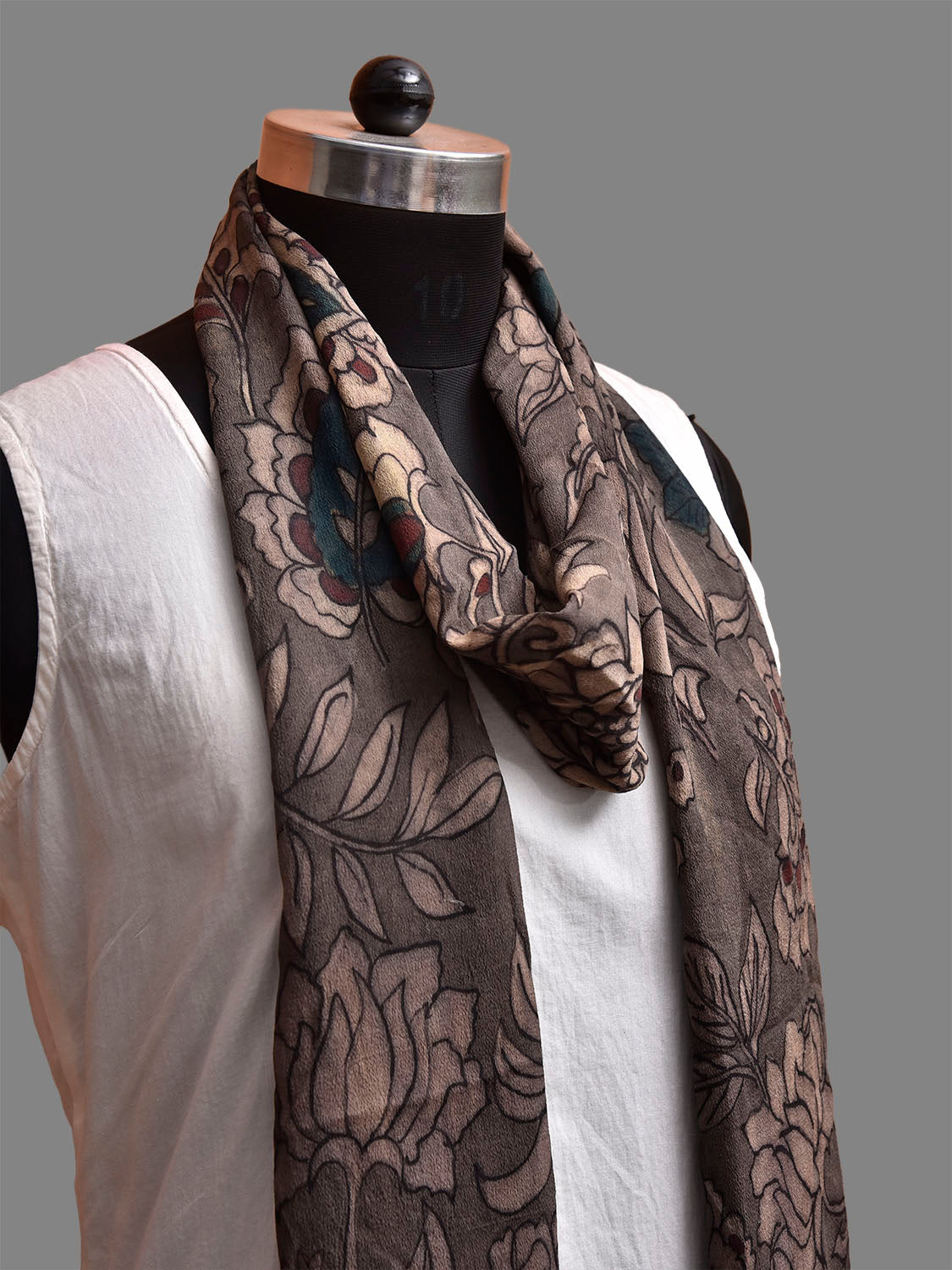Grey Kalamkari Hand Painted Crepe Stole with Floral Design ds3884