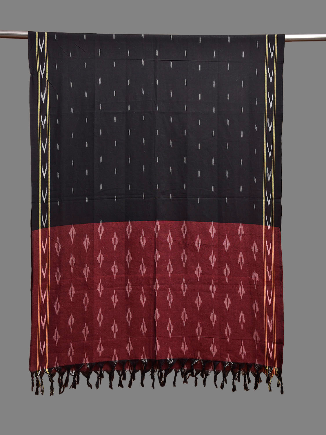 Black and Maroon Pochampally Ikat Cotton Handloom Dupatta with Buta Pallu Design ds3909