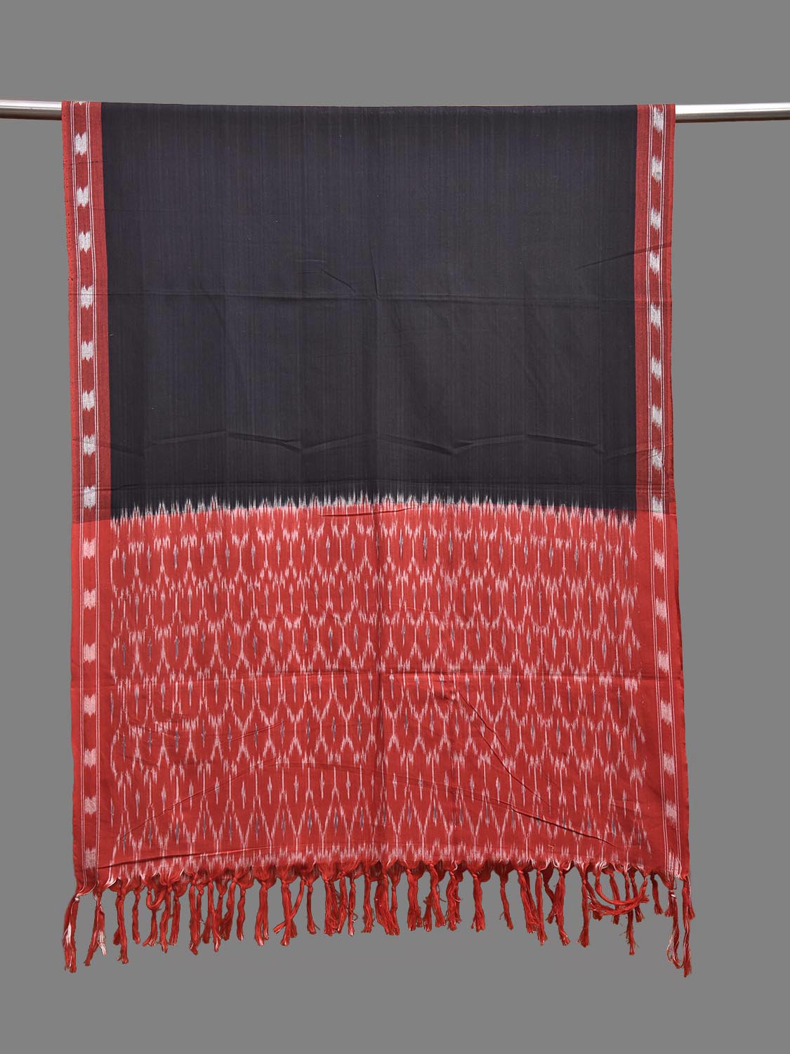 Black and Red Pochampally Ikat Cotton Handloom Dupatta with Grill Design ds3913