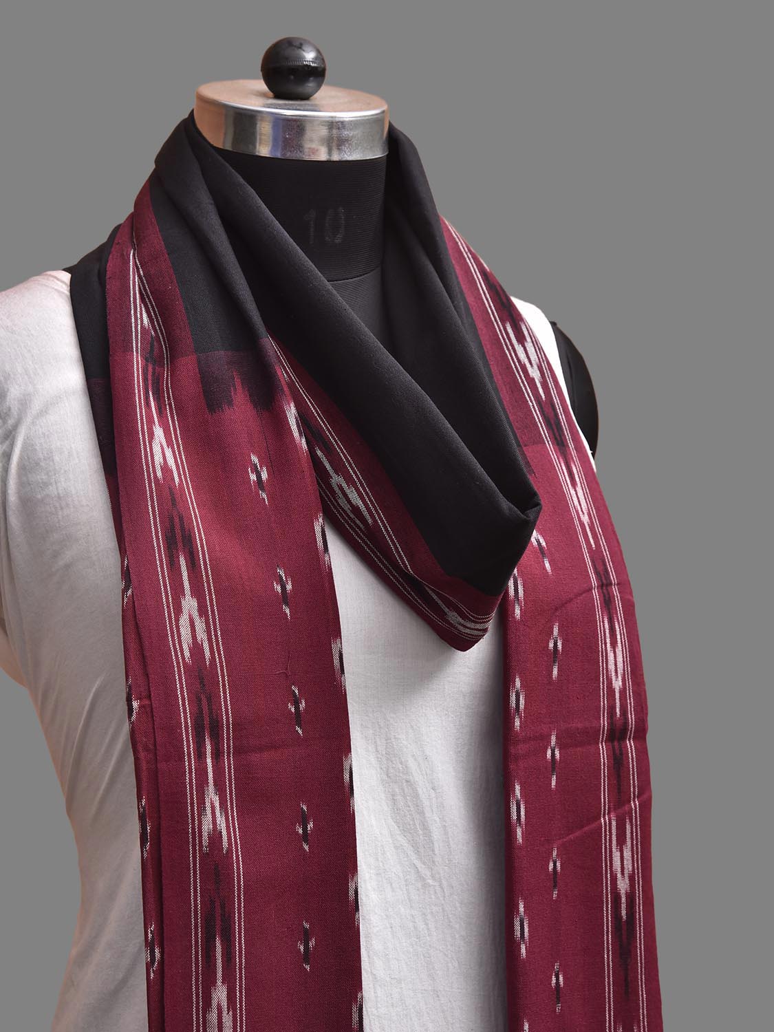 Black and Maroon Pochampally Ikat Cotton Handloom Dupatta with Buta Pallu Design ds3915
