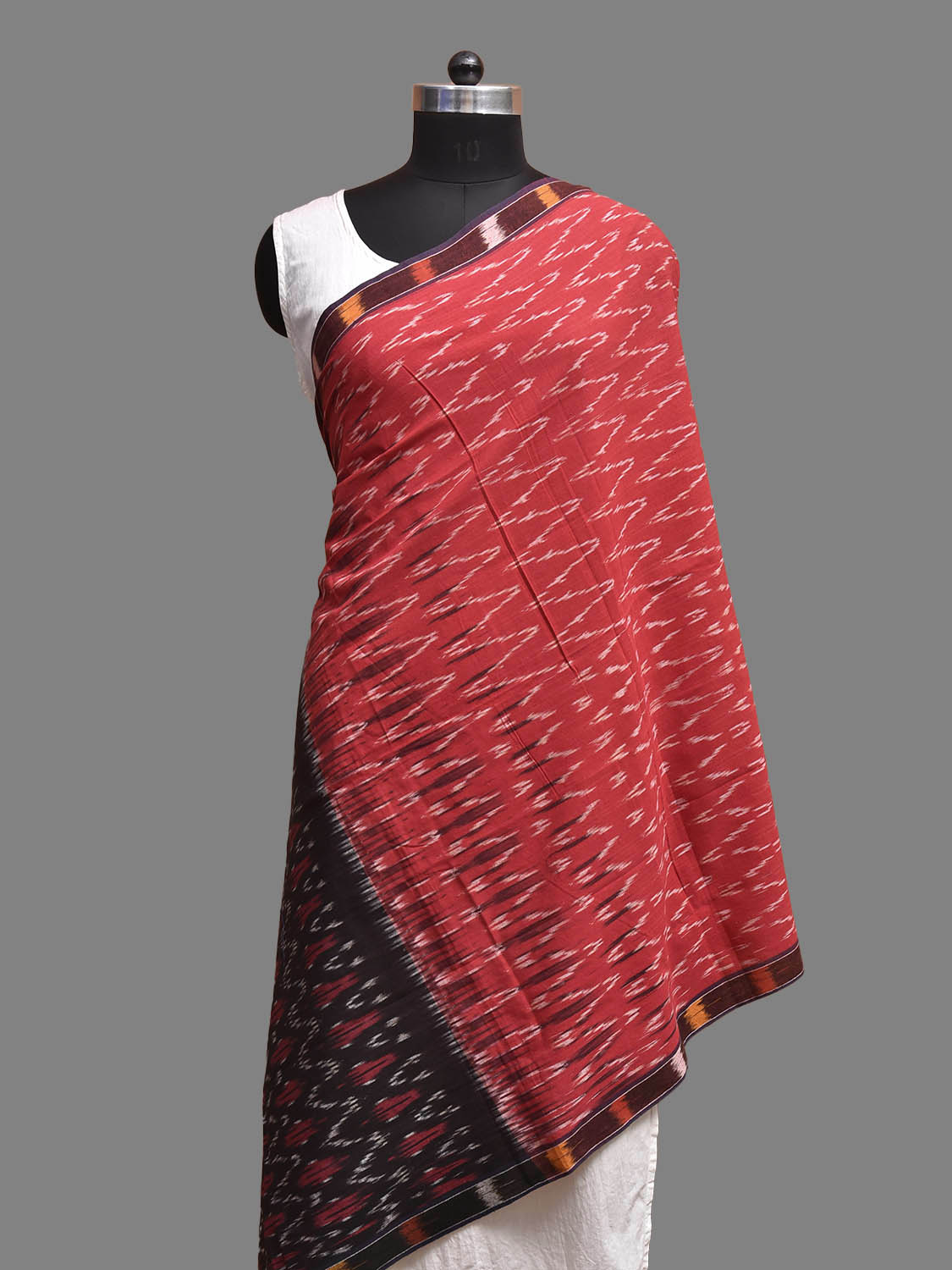 Red and Black Pochampally Ikat Cotton Handloom Dupatta with Zig-Zag Design ds3916