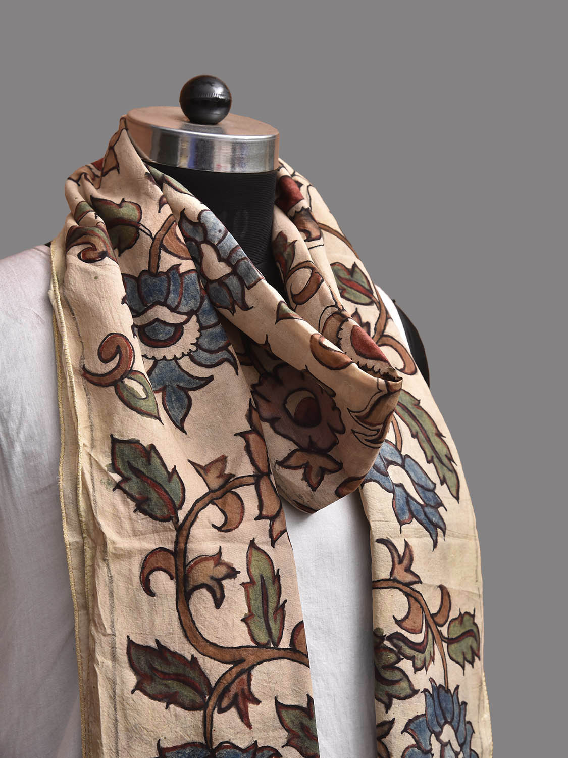 Cream Kalamkari Hand Painted Sico Stole with Floral Design ds3928