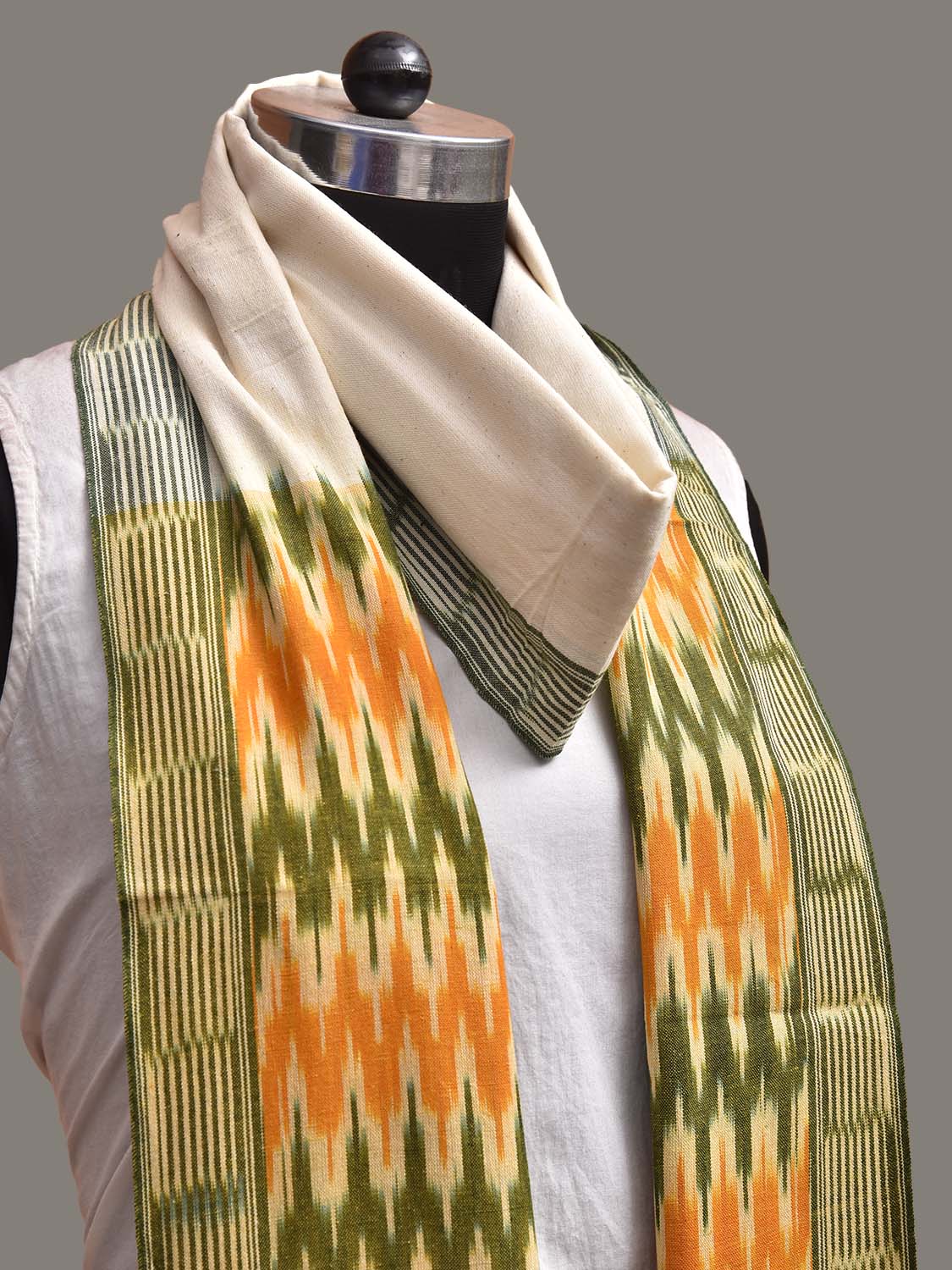 White and Green Pochampally Ikat Cotton Handloom Dupatta with Grill Pallu Design ds3938