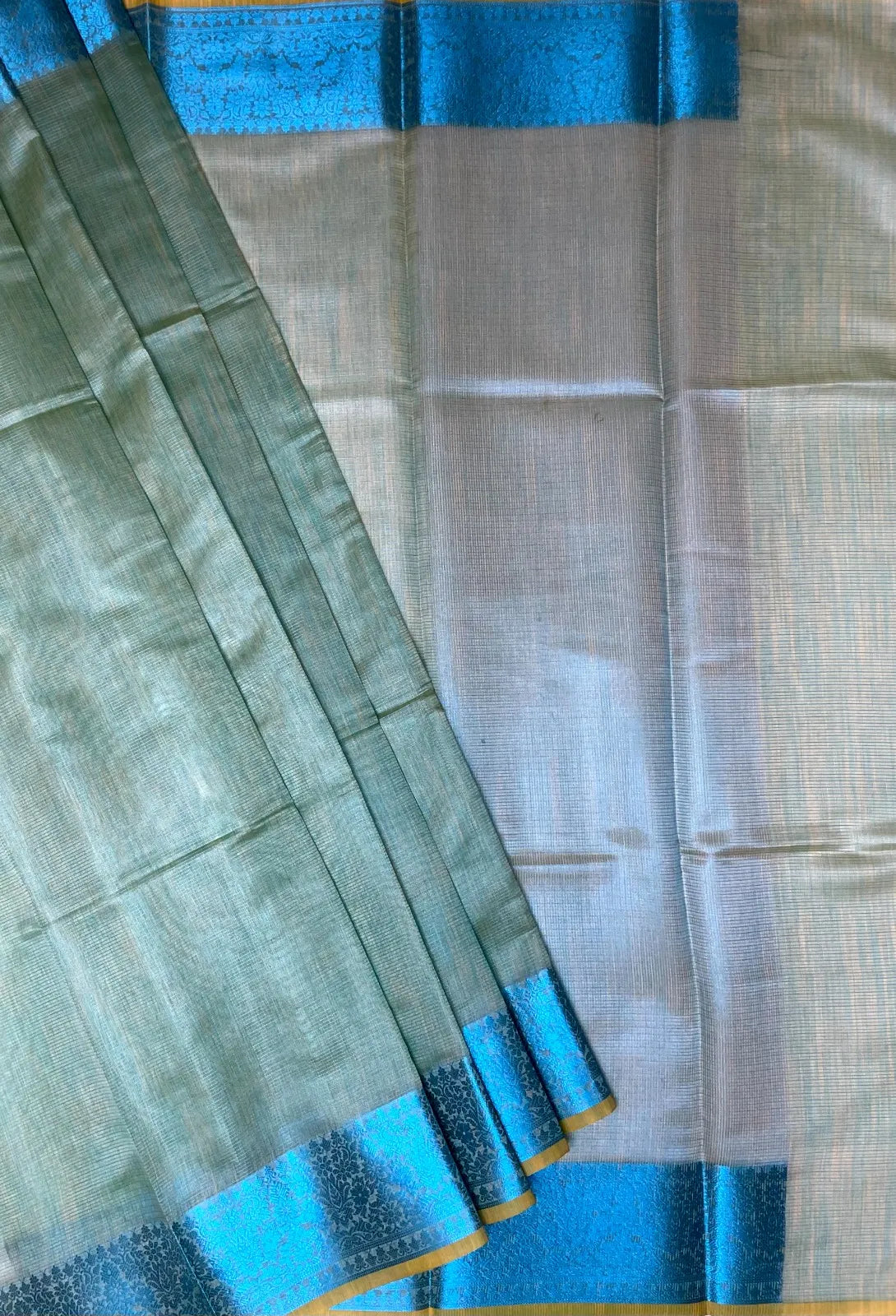 Fancy Raw Silk Saree with Intricate Contrast Border Design b0106ds