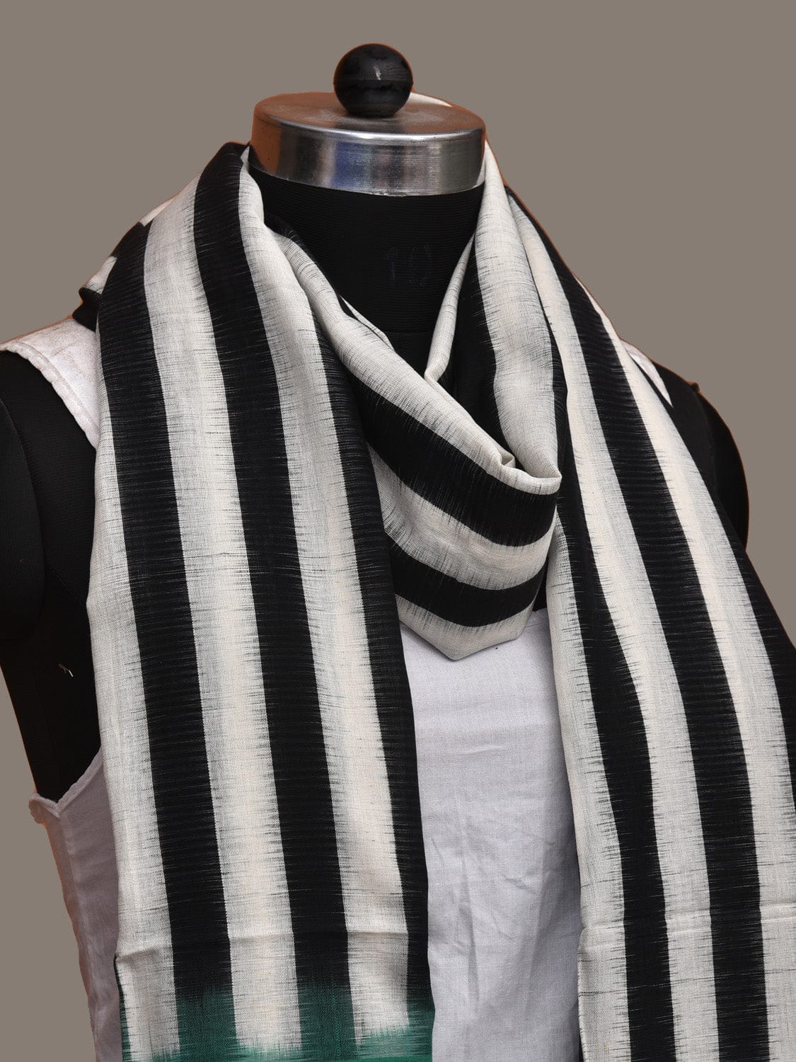 Green and Black Pochampally Ikat Cotton Handloom Dupatta with Strips Design ds1817