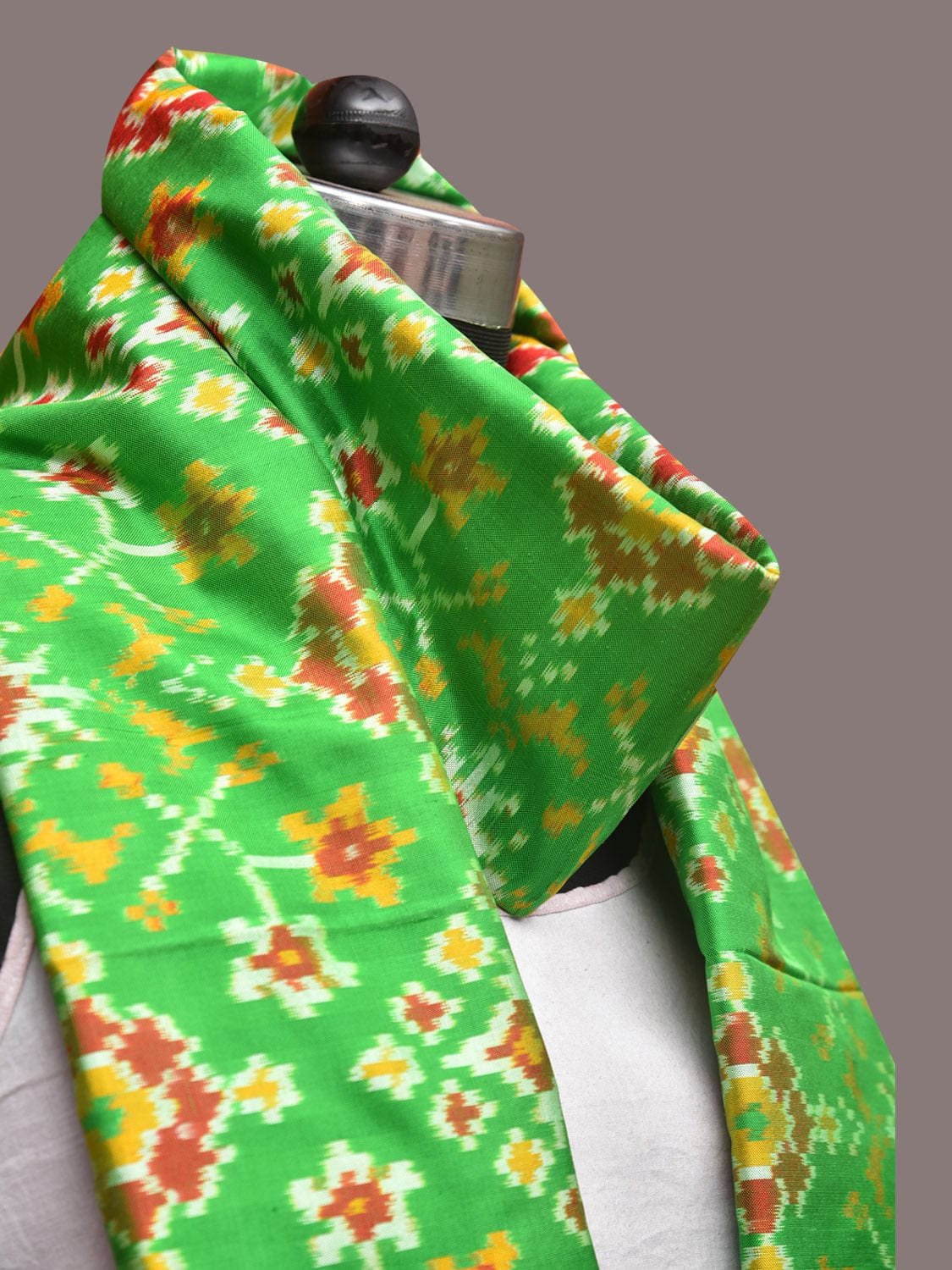 Green and Pink Pochampally Ikat Silk Handloom Dupatta with All Over Design ds2035