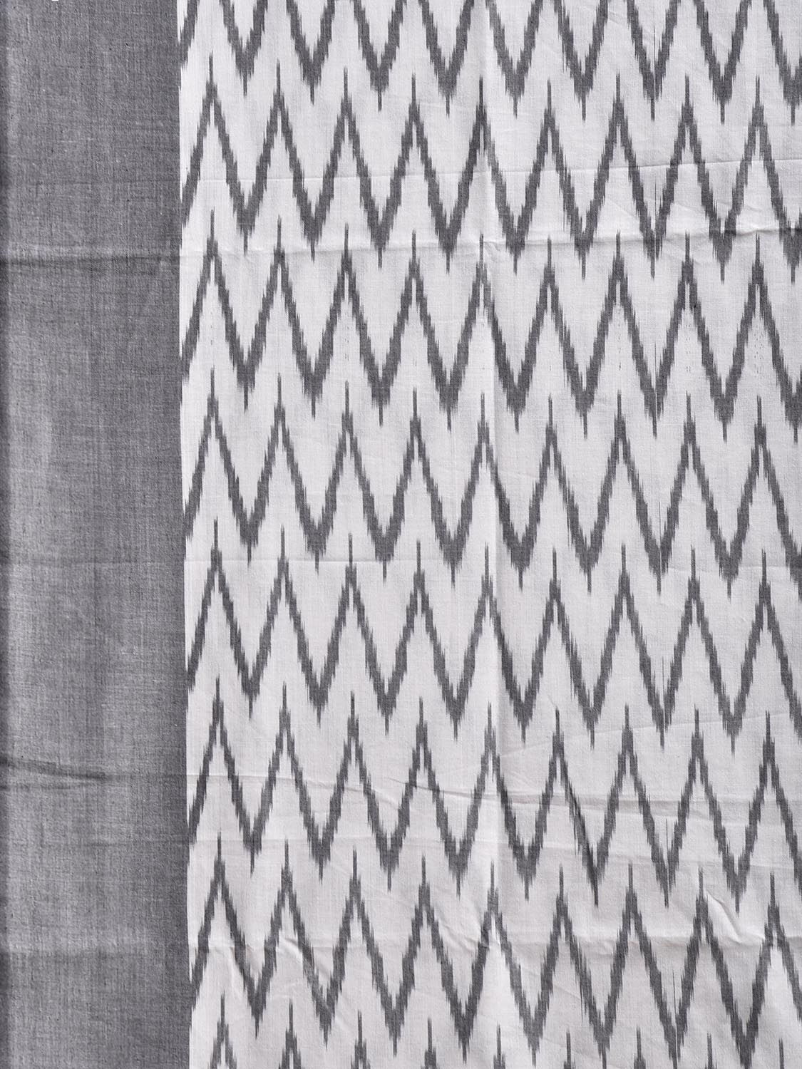 White and Grey Pochampally Ikat Cotton Handloom Saree with Zig-Zag Design No Blouse i0955