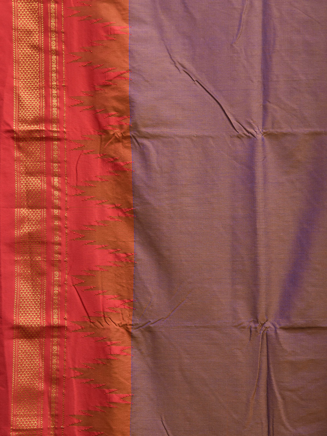 Red ilkal Viscose Saree with Big Temple Border and Contrast Pallu Design il0098