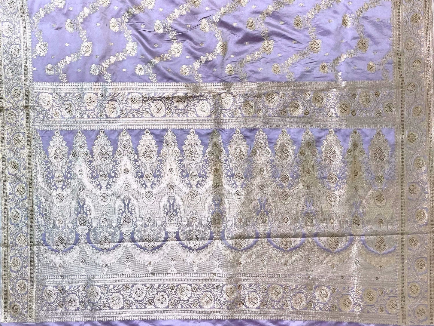 Lavender Banaras Katan Silk Saree with Allover Body Butti and Stone Work Design b0390ds