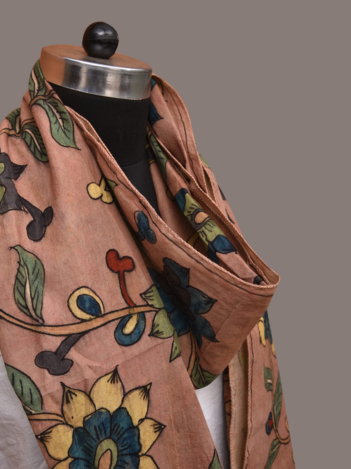 Light Peach Kalamkari Hand Painted Sico Stole with Floral Design ds3528