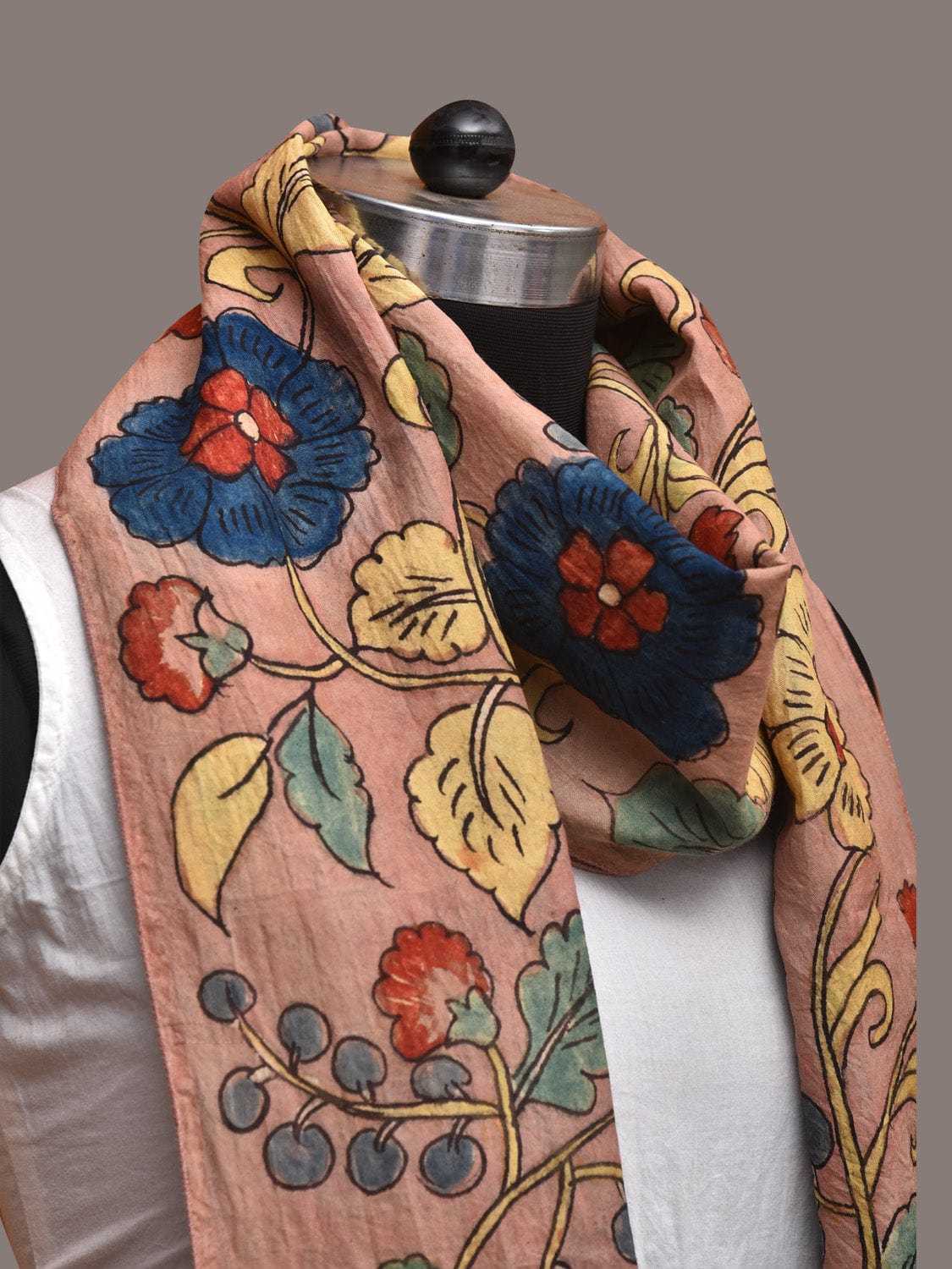 Light Peach Kalamkari Hand Painted Sico Stole with Floral Design ds3561