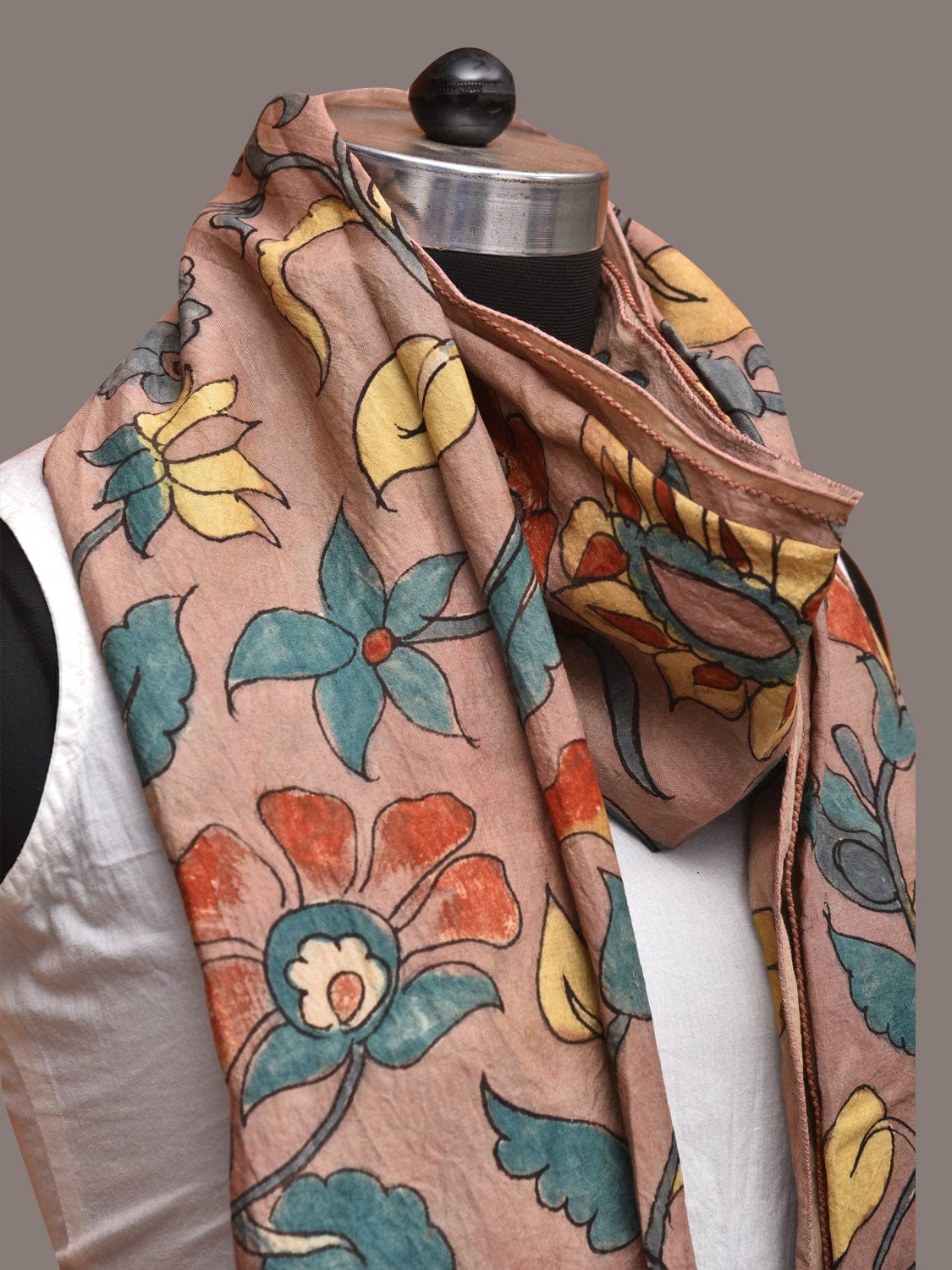 Light Peach Kalamkari Hand Painted Sico Stole with Floral Design ds3567