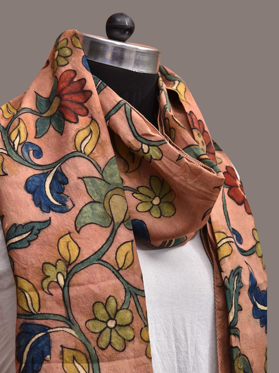 Light Peach Kalamkari Hand Painted Sico Stole with Floral Design ds3613