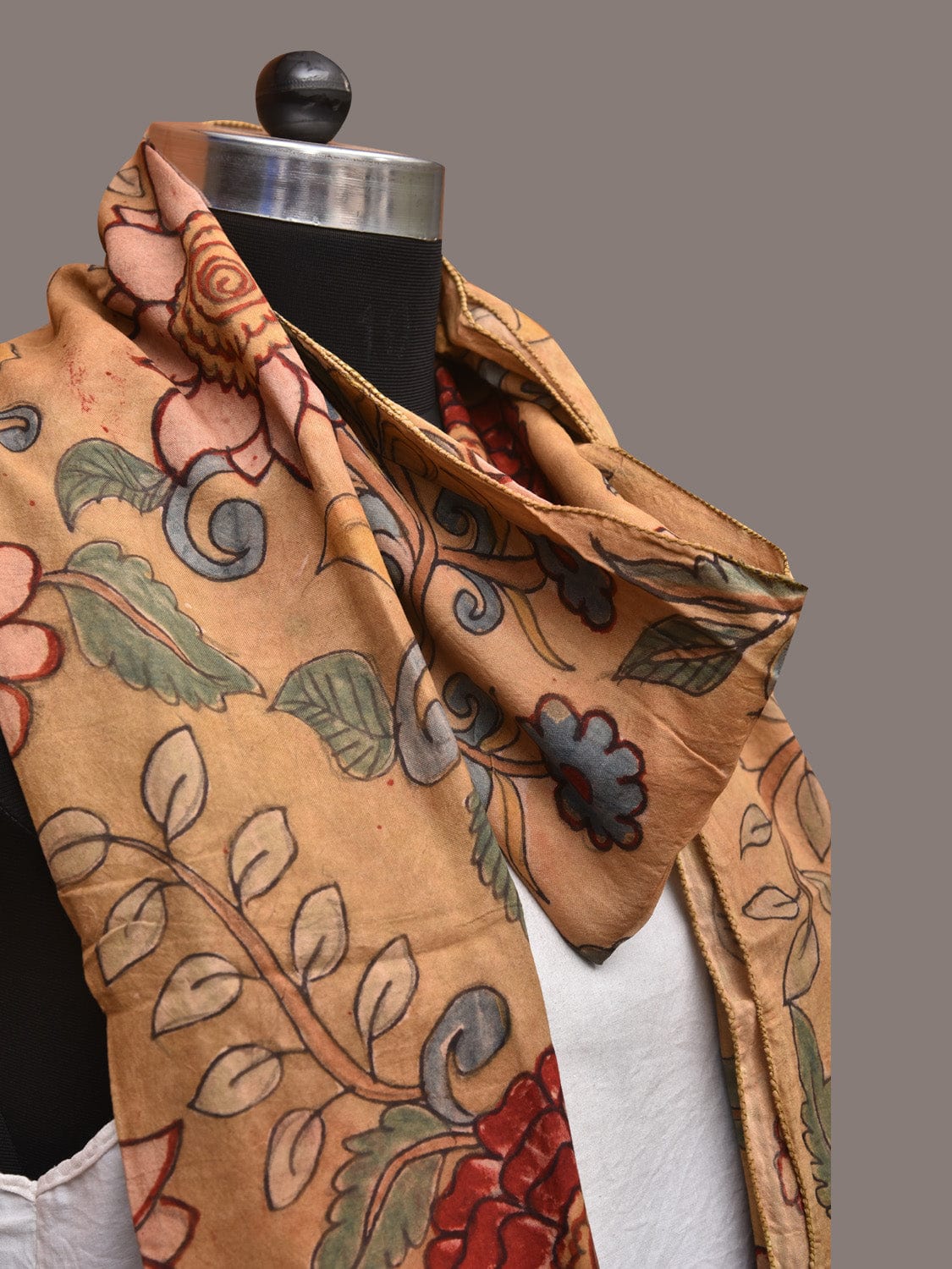 Light Yellow Kalamkari Hand Painted Sico Stole with Floral Design ds3413