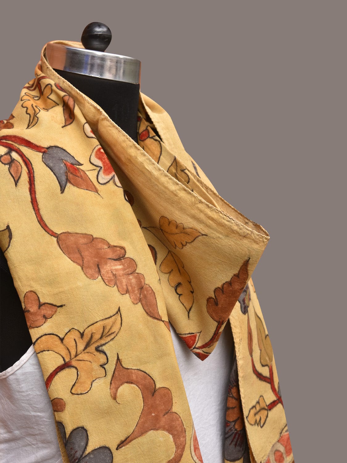 Light Yellow Kalamkari Hand Painted Sico Stole with Floral Design ds3417