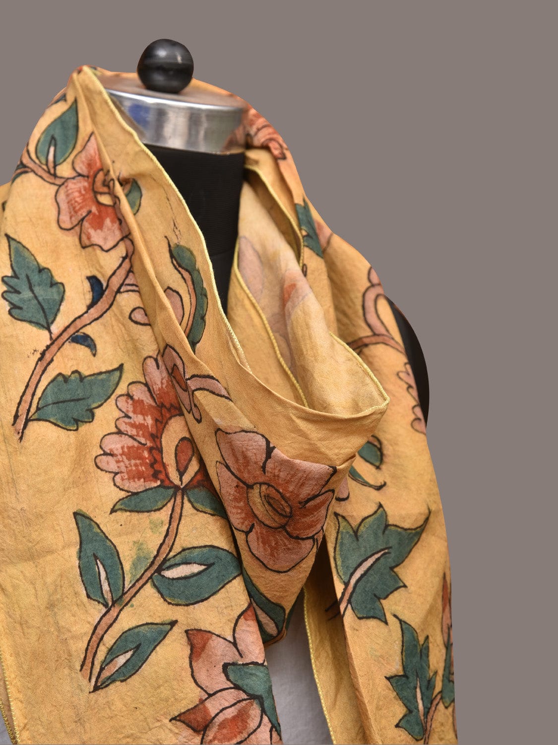 Light Yellow Kalamkari Hand Painted Sico Stole with Floral Design ds3443