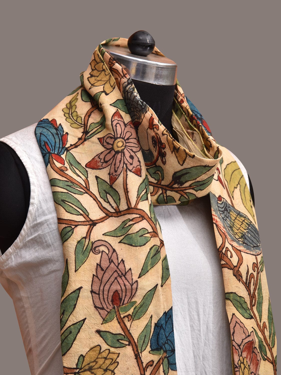 Light Yellow Kalamkari Hand Painted Silk Handloom Stole with Floral and Peacocks Design ds3614