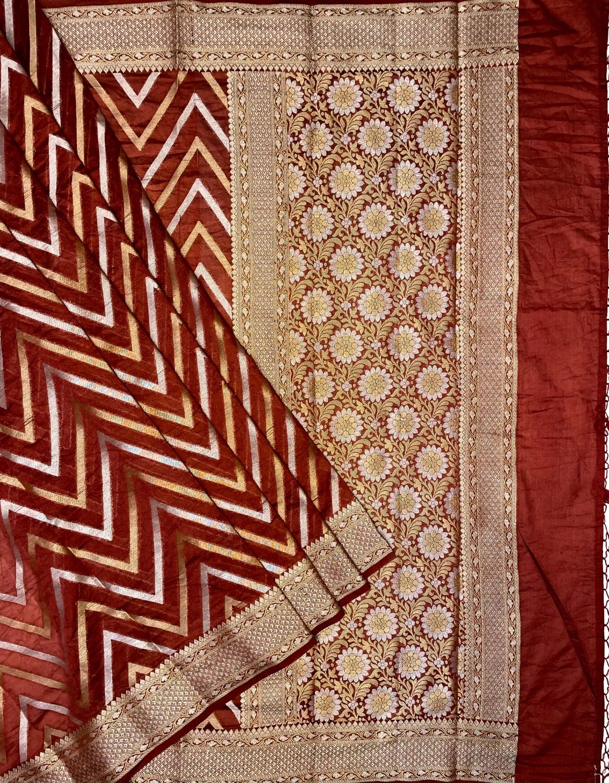 Maroon Banaras Georgette Silk with Zari Lines with Intricate Border and Pallu Design b0111ds