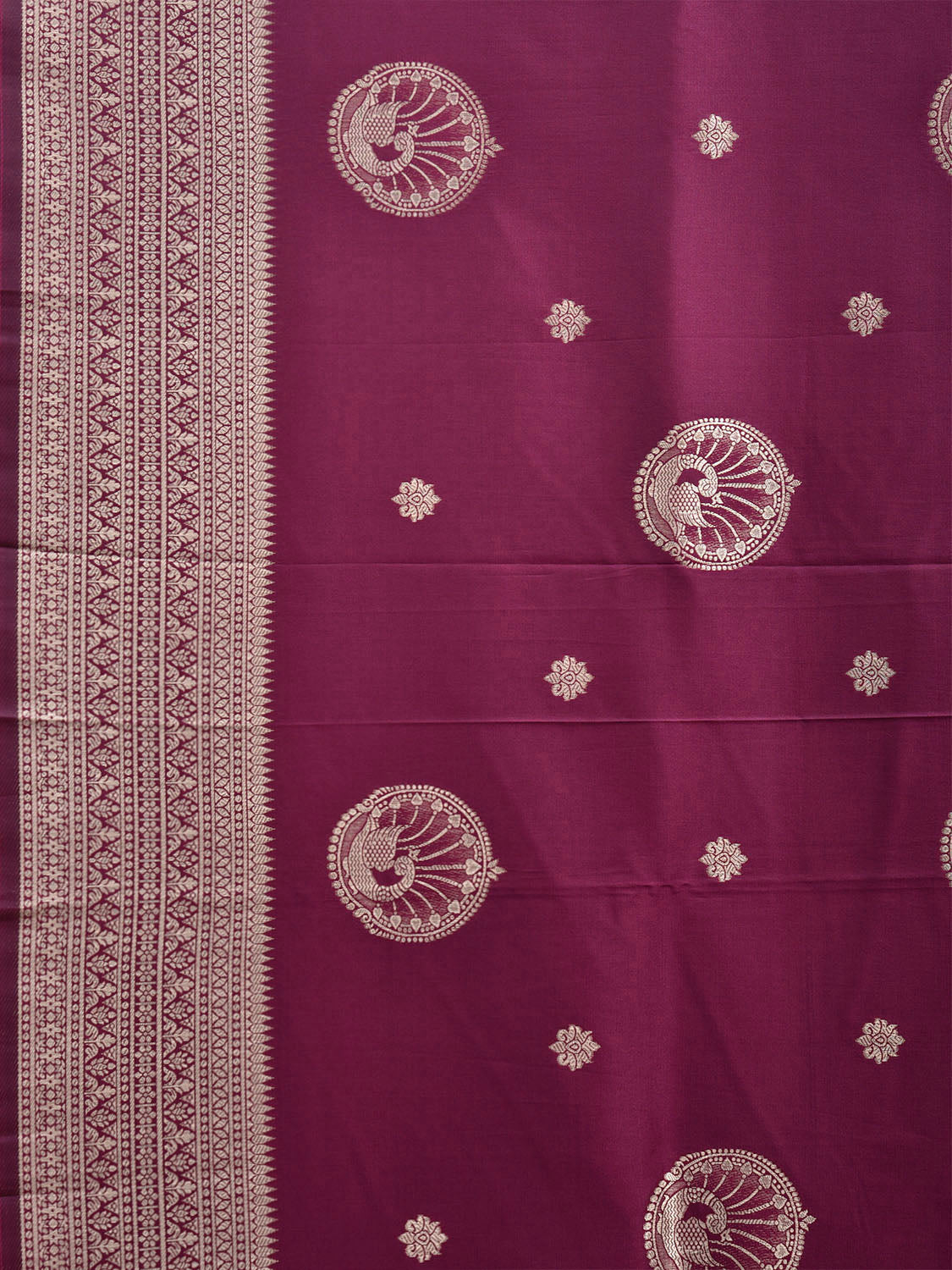 Magenta Viscose Blend Silk Saree, Design Woven on Electronic jacquard Loom. No Floating at Back Side o0597