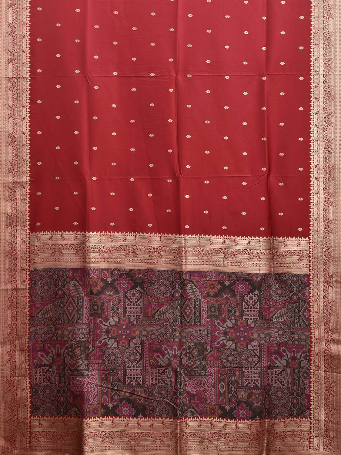 Red Viscose Blend Silk Saree, Design Woven on Electronic jacquard Loom. No Floating at Back Sideo0599