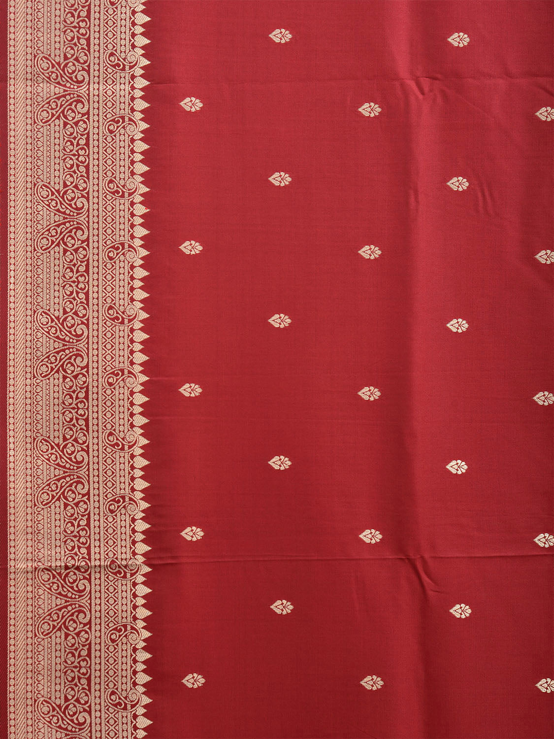 Red Viscose Blend Silk Saree, Design Woven on Electronic jacquard Loom. No Floating at Back Sideo0599