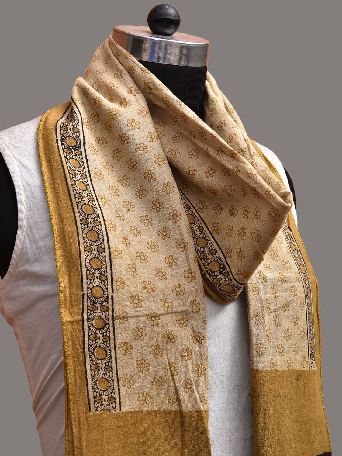 Olive and Black Kalamkari Block Print Cotton Silk Stole with Grill Design ds3728