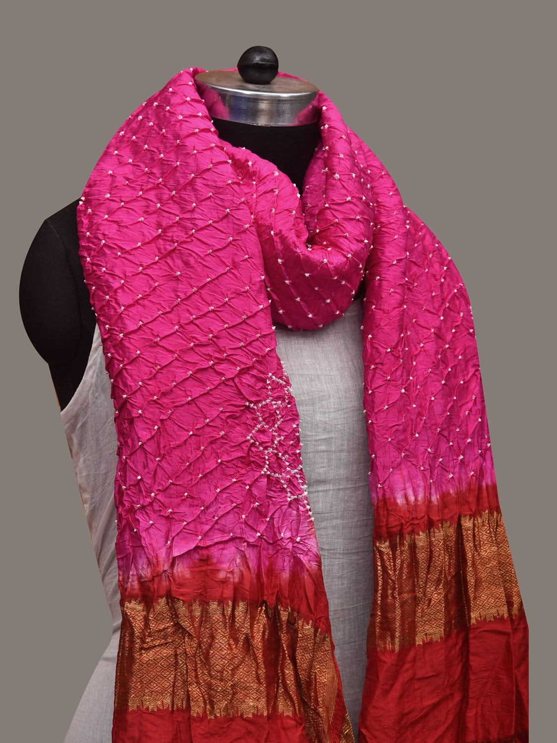 Pink and Red Bandhani Kanchipuram Silk Handloom Dupatta with Border and Chakra Design ds3013