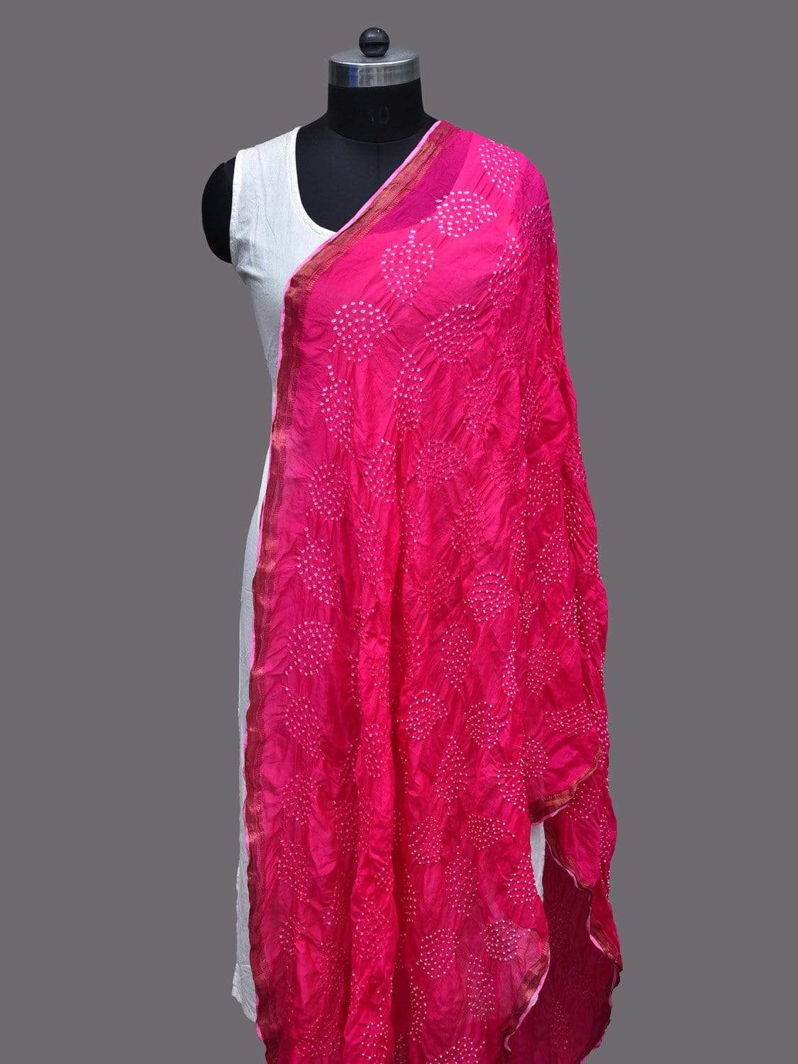 Pink Bandhani Silk Handloom Saree with Border and Leaf Design ds2225