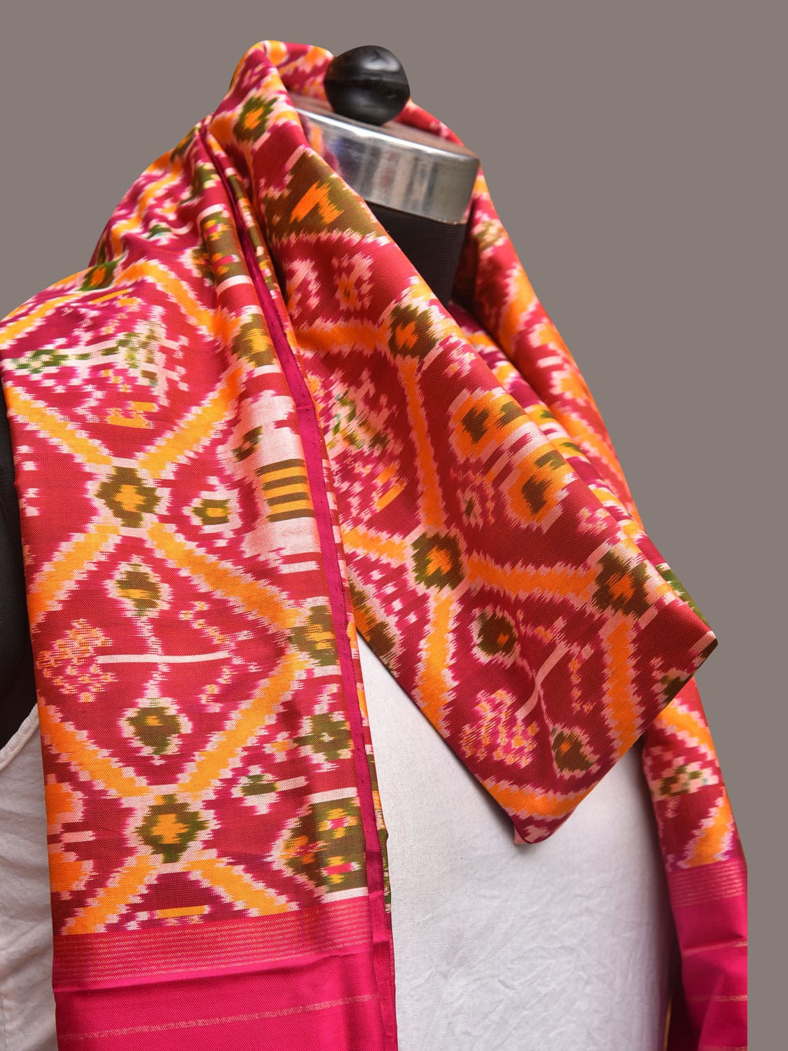Pink Pochamaplly Ikat Silk Handloom Dupatta with Grill Design ds3375