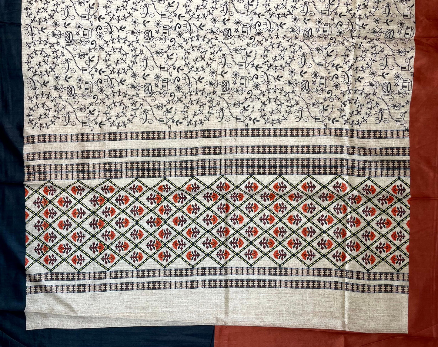 Tribal Thread Embroidery Work with Ganga Jamuna Border and Digital Printed Pallu Design pr0069ap