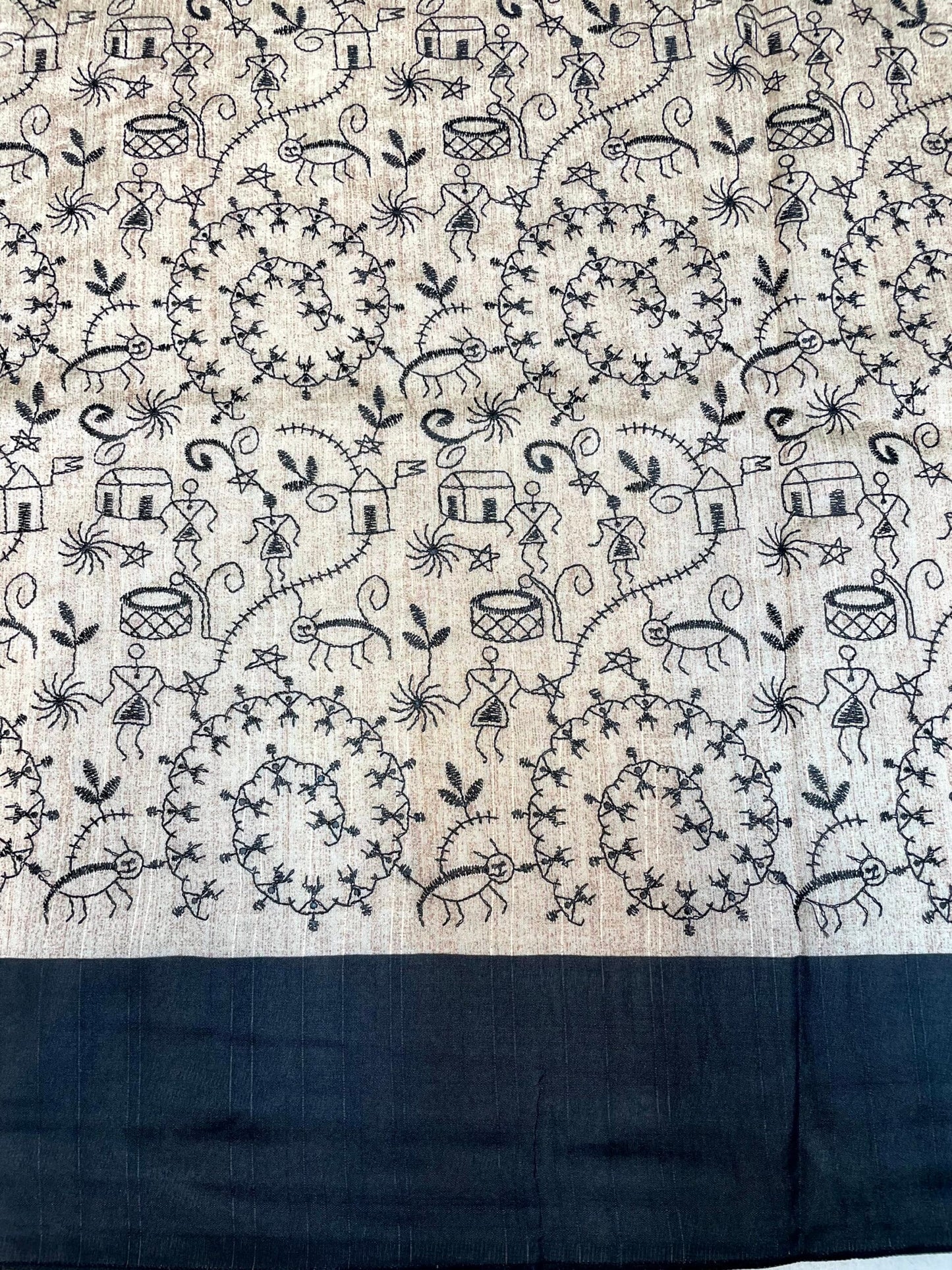 Tribal Thread Embroidery Work with Ganga Jamuna Border and Digital Printed Pallu Design pr0069ap