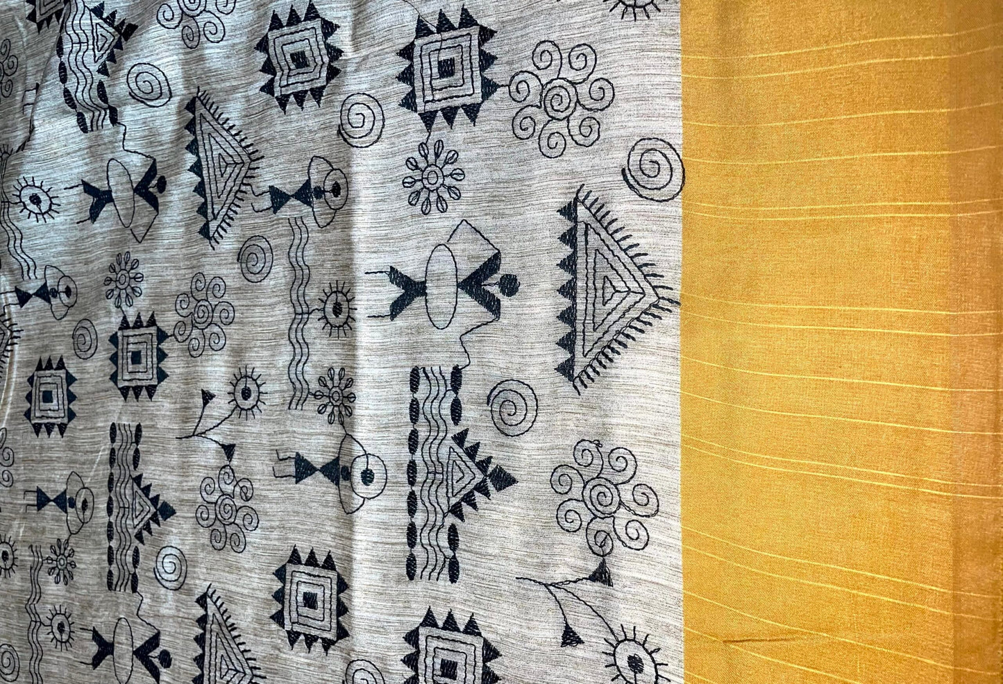 Tribal Thread Embroidery Work with Ganga Jamuna Border and Digital Printed Pallu Design pr0070ap