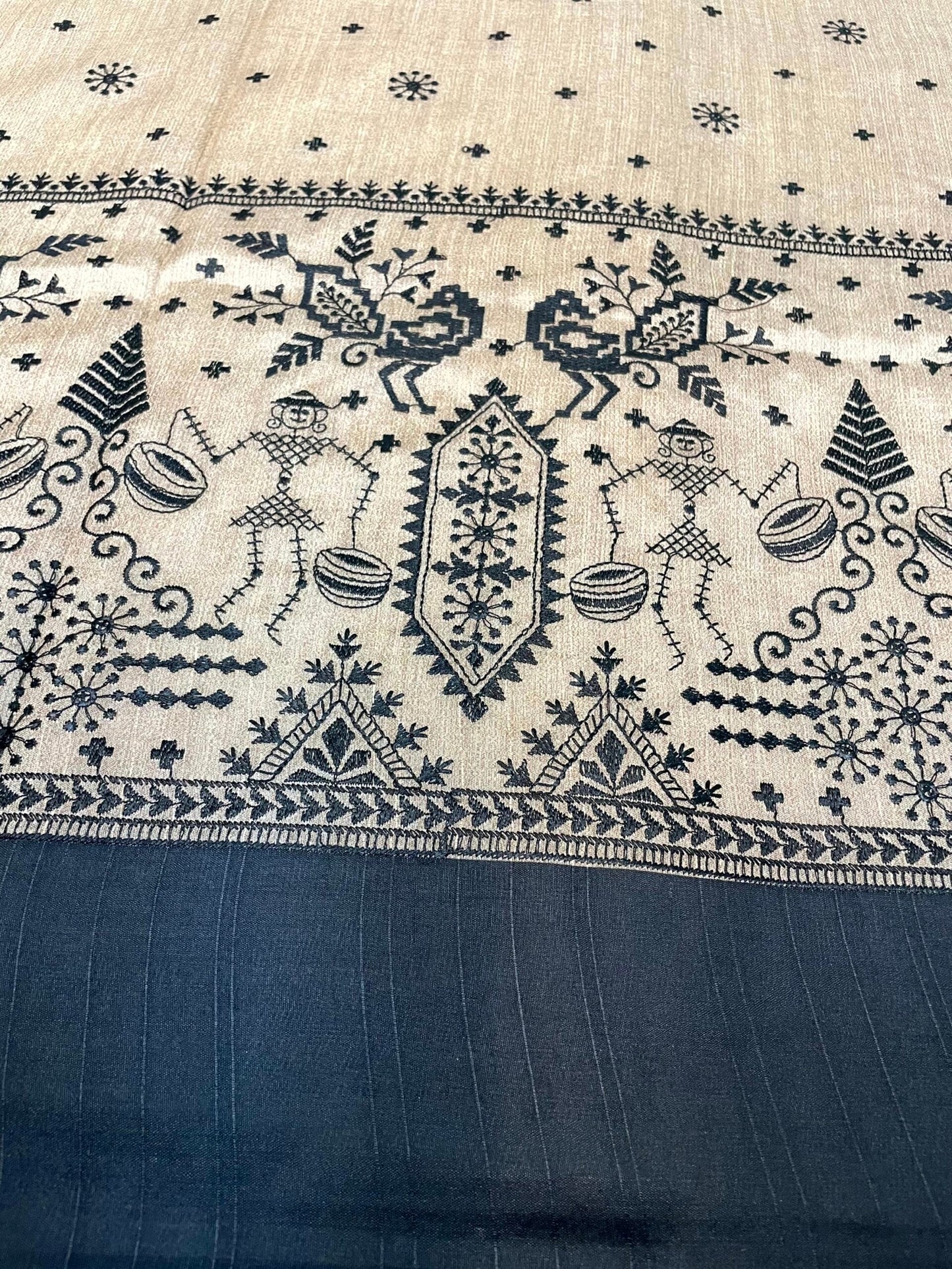 Tribal Thread Embroidery Work with Ganga Jamuna Border and Digital Printed Pallu Design pr0071ap