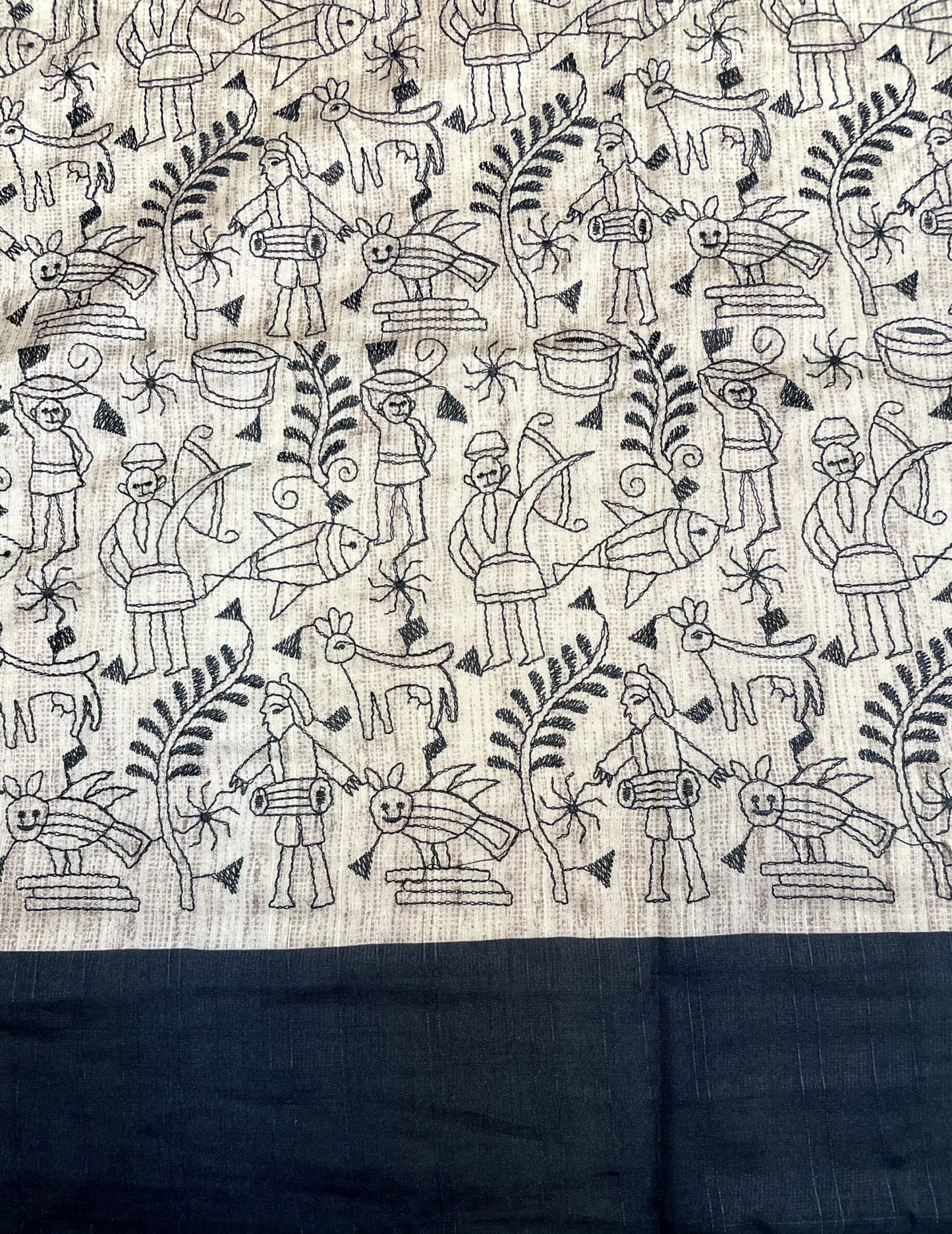 Tribal Thread Embroidery Work with Ganga Jamuna Border and Digital Printed Pallu Design pr0072ap
