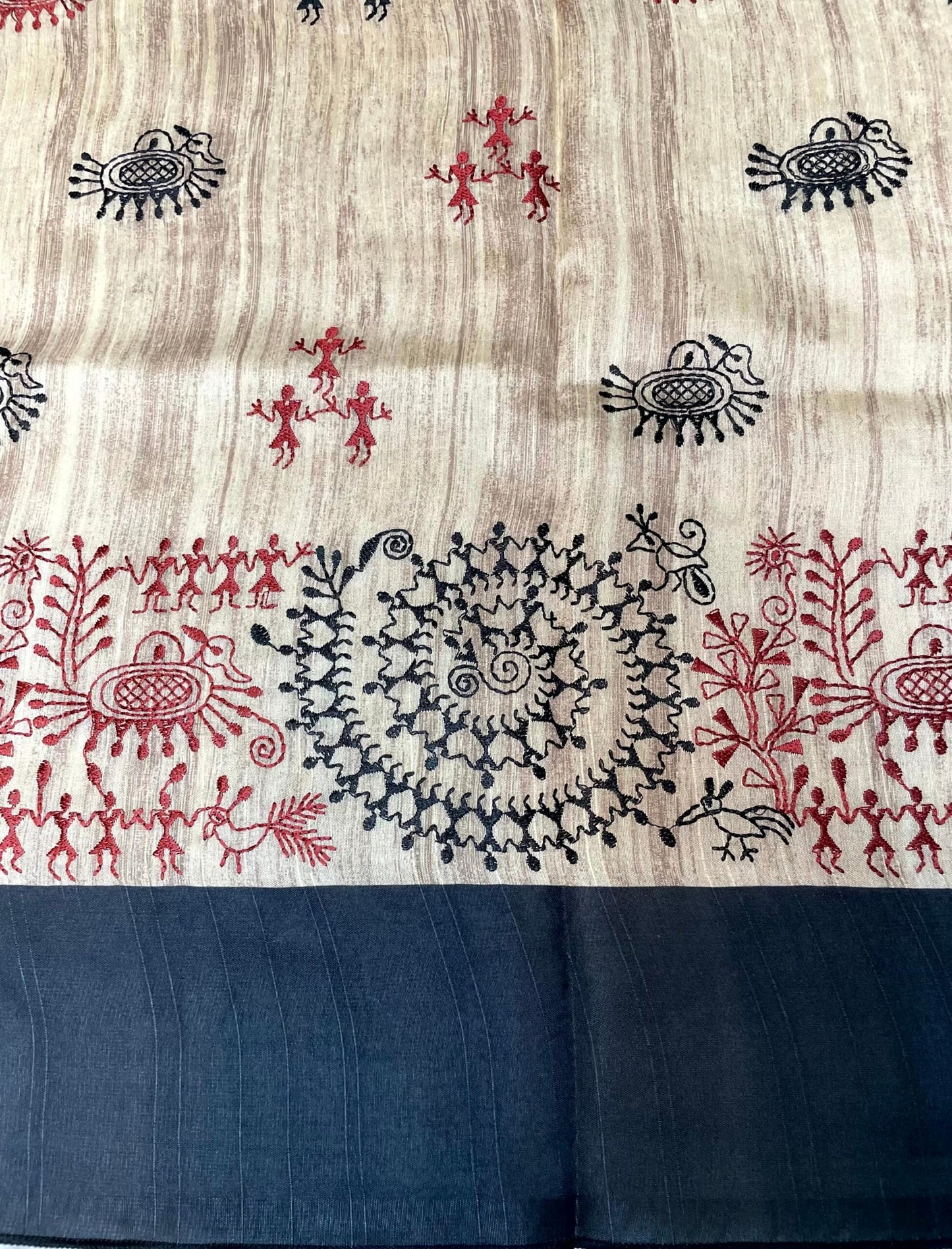Tribal Thread Embroidery Work with Ganga Jamuna Border and Digital Printed Pallu Design pr0073ap