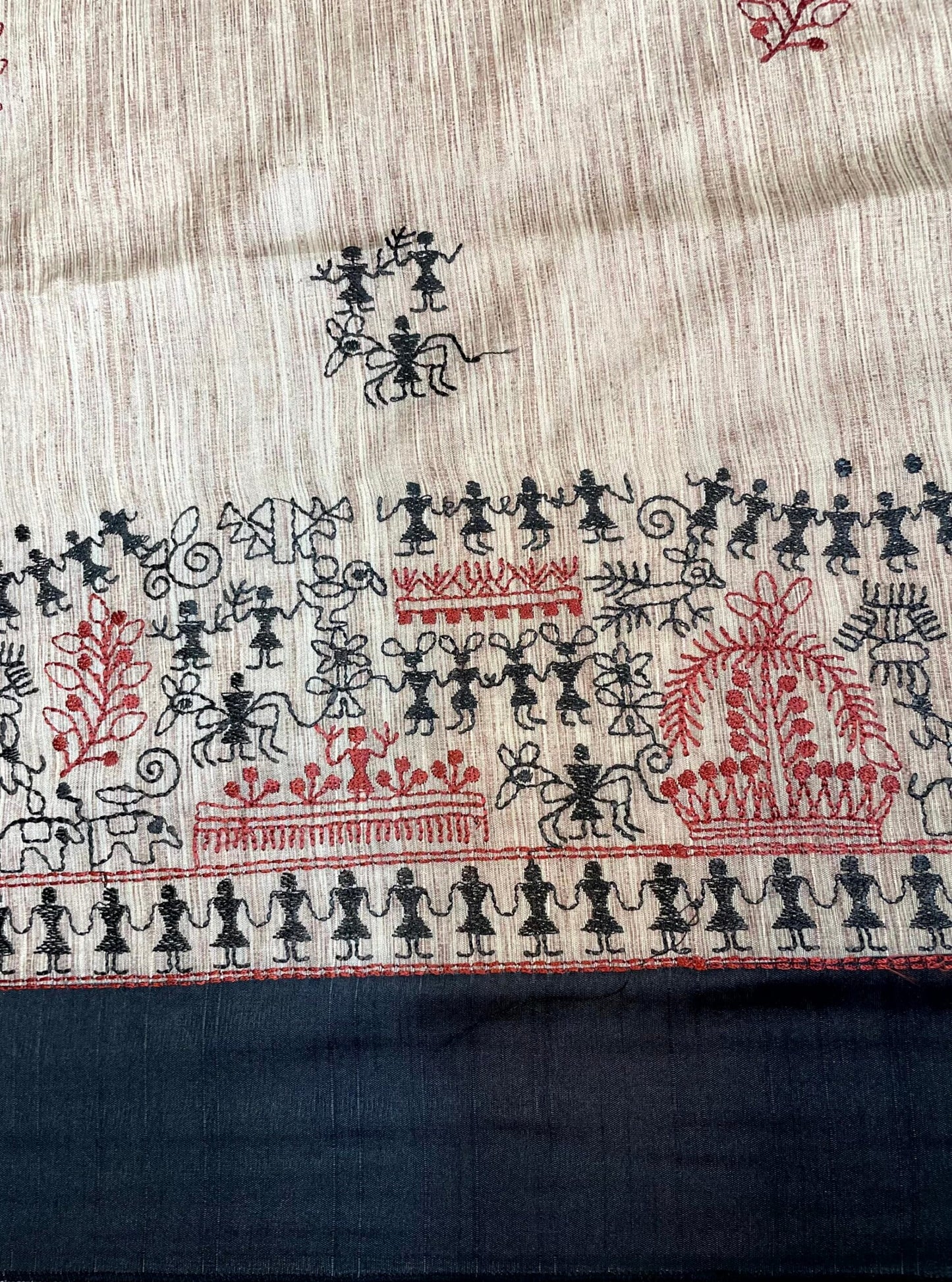 Tribal Thread Embroidery Work with Ganga Jamuna Border and Digital Printed Pallu Design pr0076ap