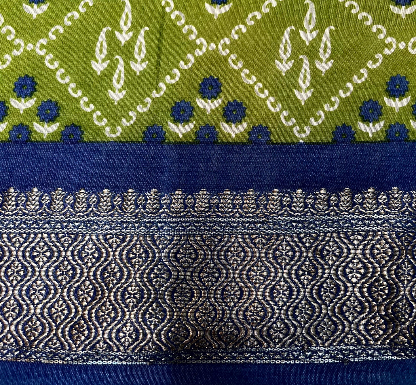 Green Viscose Silk Digital Print Zari Border with Body and Pallu Floral Design pr0136ds