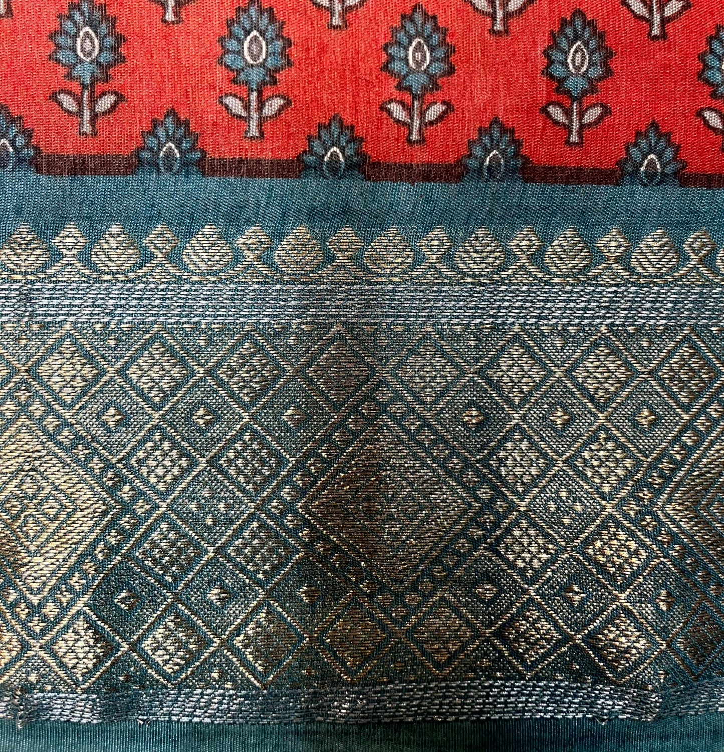 Red Viscose Silk Digital Print Zari Border with Body and Pallu Floral Design pr0142ds