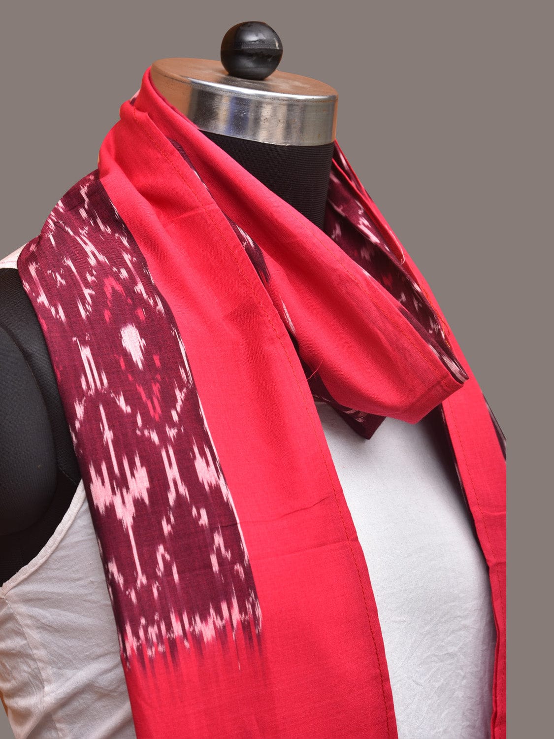 Red Pochamaplly Ikat Cotton Handloom Stole with Grill Design ds3369