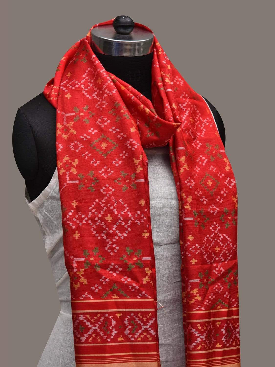 Red Pochampally Ikat Silk Handloom Dupatta with All Over Design ds2536