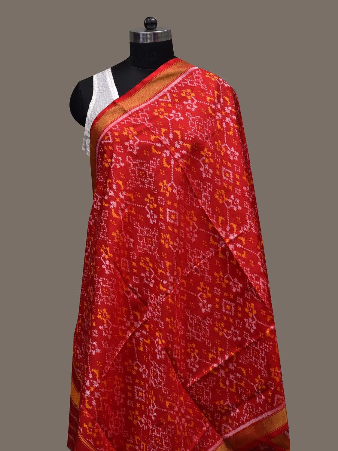 Red Pochampally Ikat Silk Handloom Dupatta with Grill Design ds2461