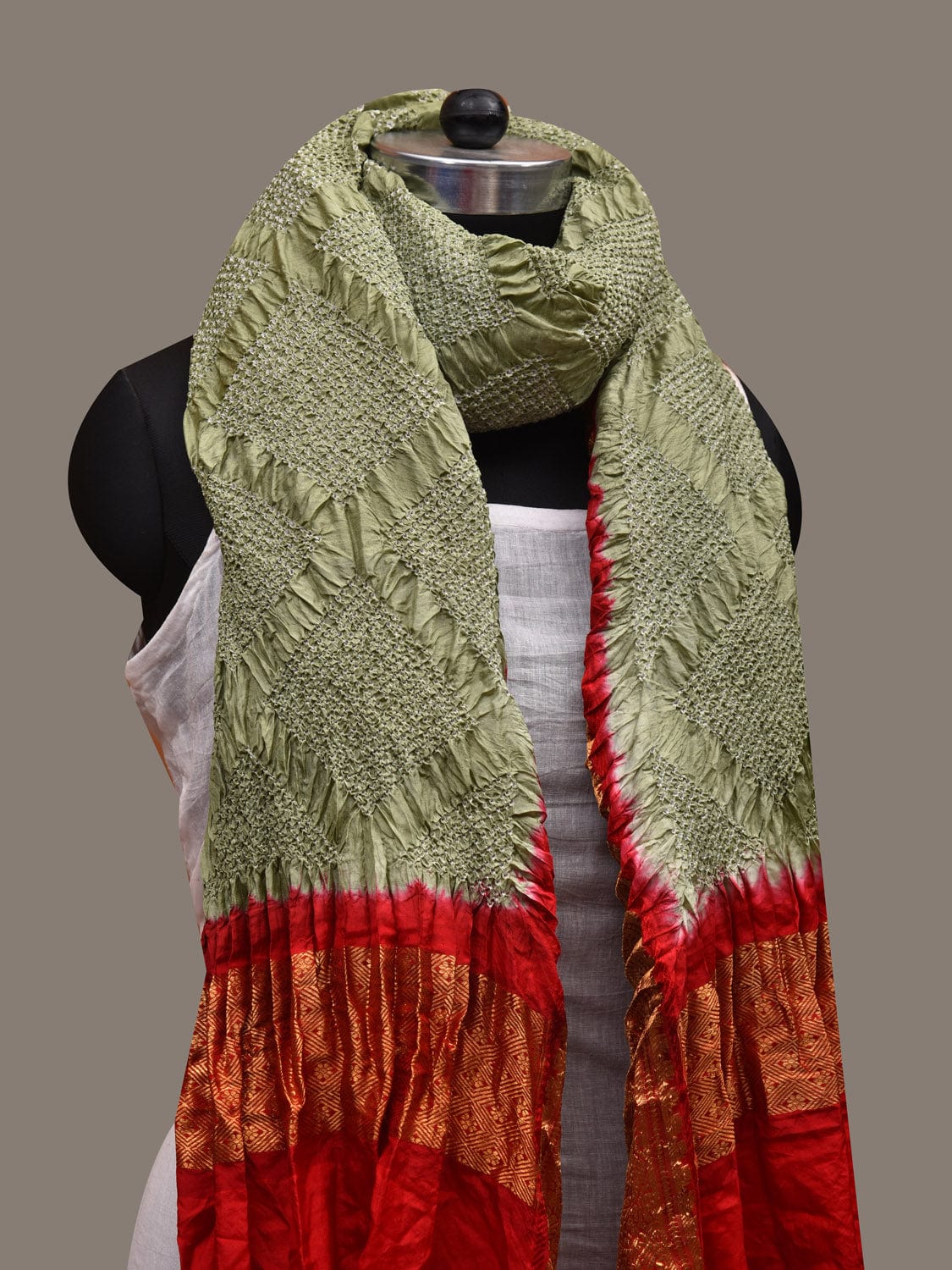 Sea Green and Red Bandhani Kanchipuram Silk Handloom Dupatta with Border Design ds2691
