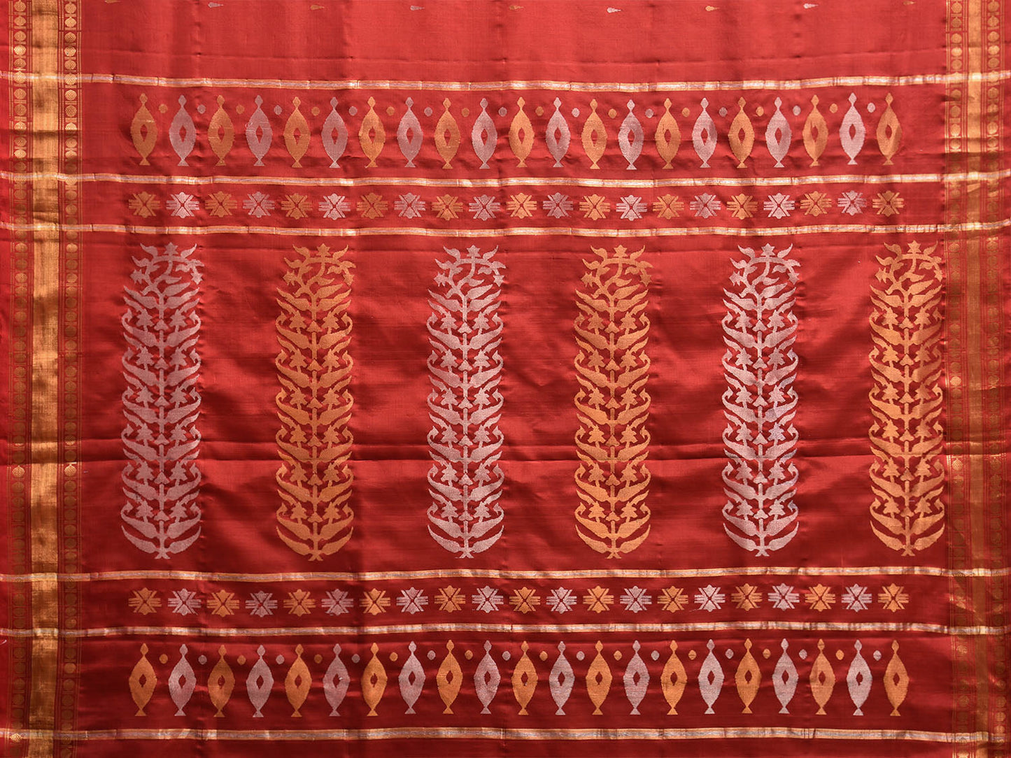 Red Uppada Silk Handloom Saree with Karpur Pallu Design u2323