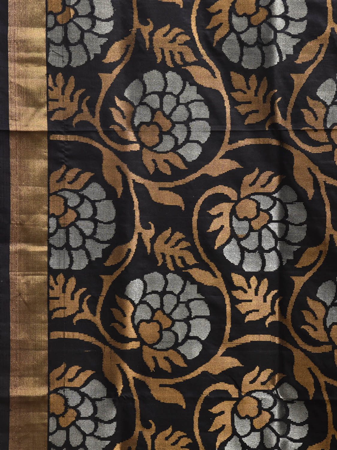 Black Uppada Silk Handloom Saree with All Over Floral Design u2380
